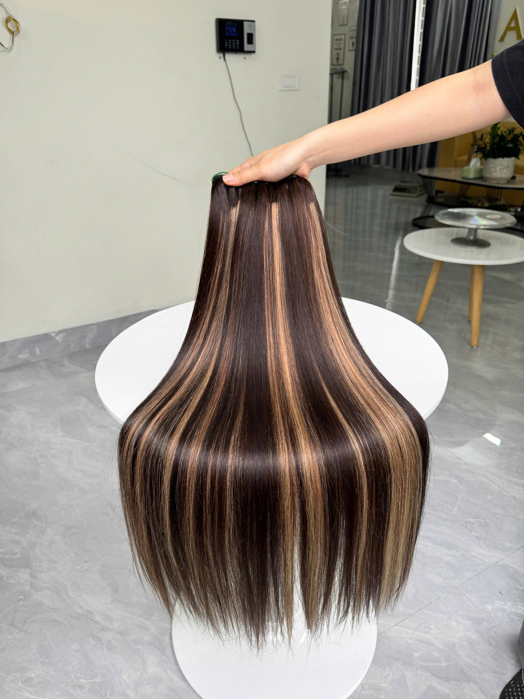 Premium Dark Chestnut Brown and Honey Blonde Highlighted Weft Hair Extensions