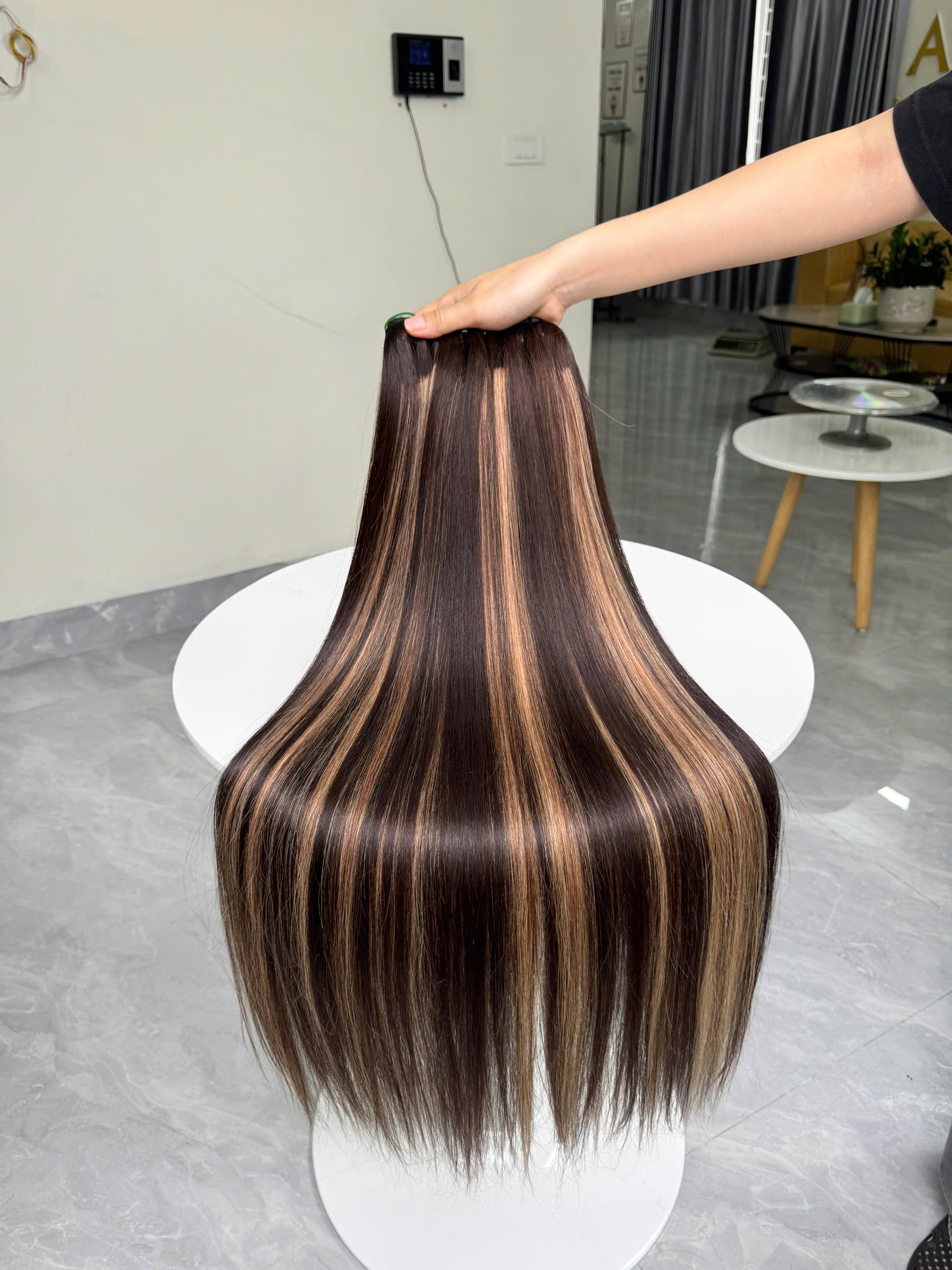 Premium Dark Chestnut Brown and Honey Blonde Highlighted Weft Hair Extensions