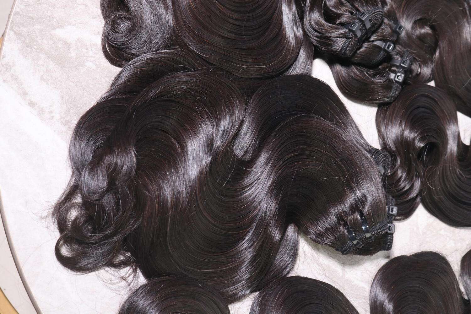 Raw hair bundle body wave natural color(1b) premium quality Vietnam factory light chemical processed straight style premium
