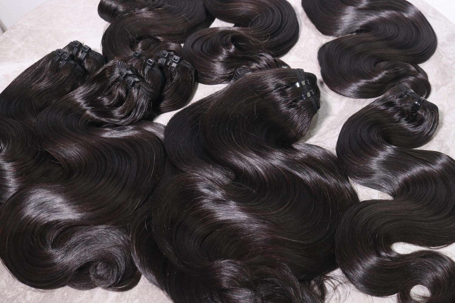 Raw hair bundle body wave natural color(1b) premium quality Vietnam factory light chemical processed straight style premium