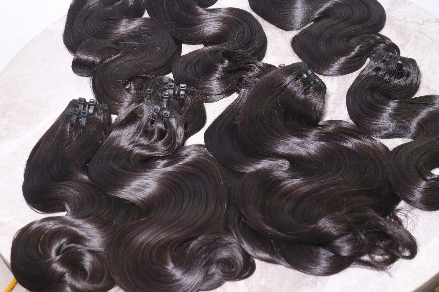 Raw hair bundle body wave natural color(1b) premium quality Vietnam factory light chemical processed straight style premium